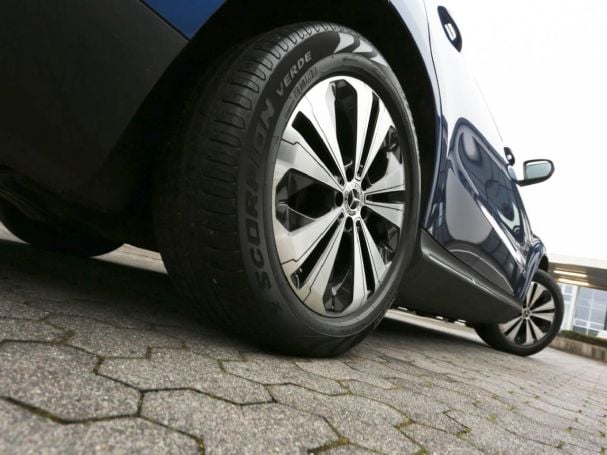 Mercedes-Benz EQC 400 4M MBUXNavi Distronic Kamera HeadUp AHK