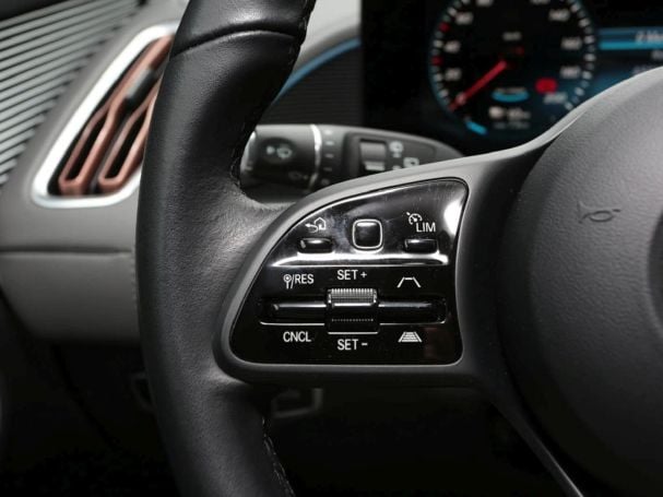 Mercedes-Benz EQC 400 4M MBUXNavi Distronic Kamera HeadUp AHK