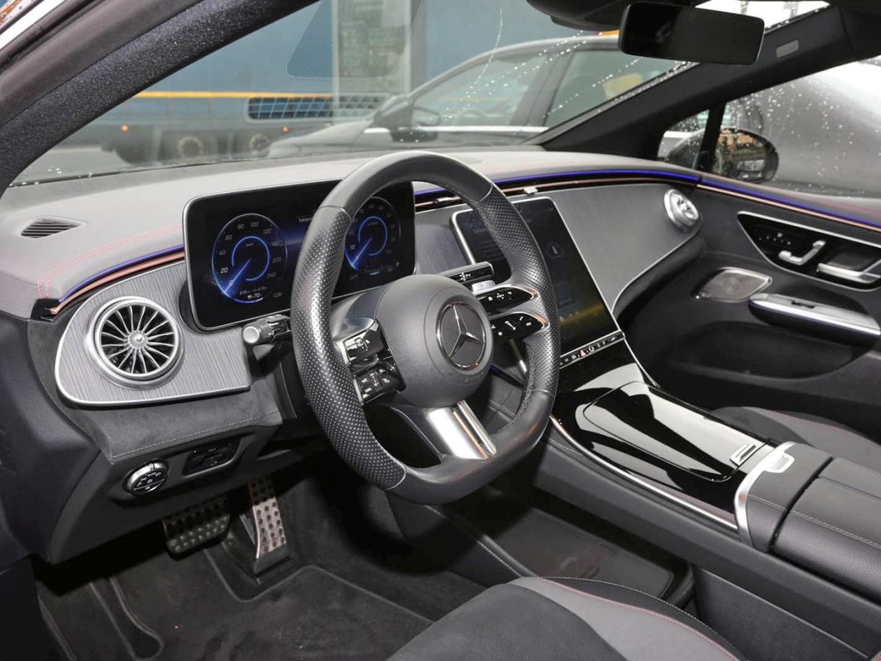 Mercedes-Benz EQE 300 AMG Panorama Distronic Memory 360°