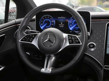 Mercedes-Benz EQE 300 MBUX NaviPrem LED Kamera SpiegelP ParkP 