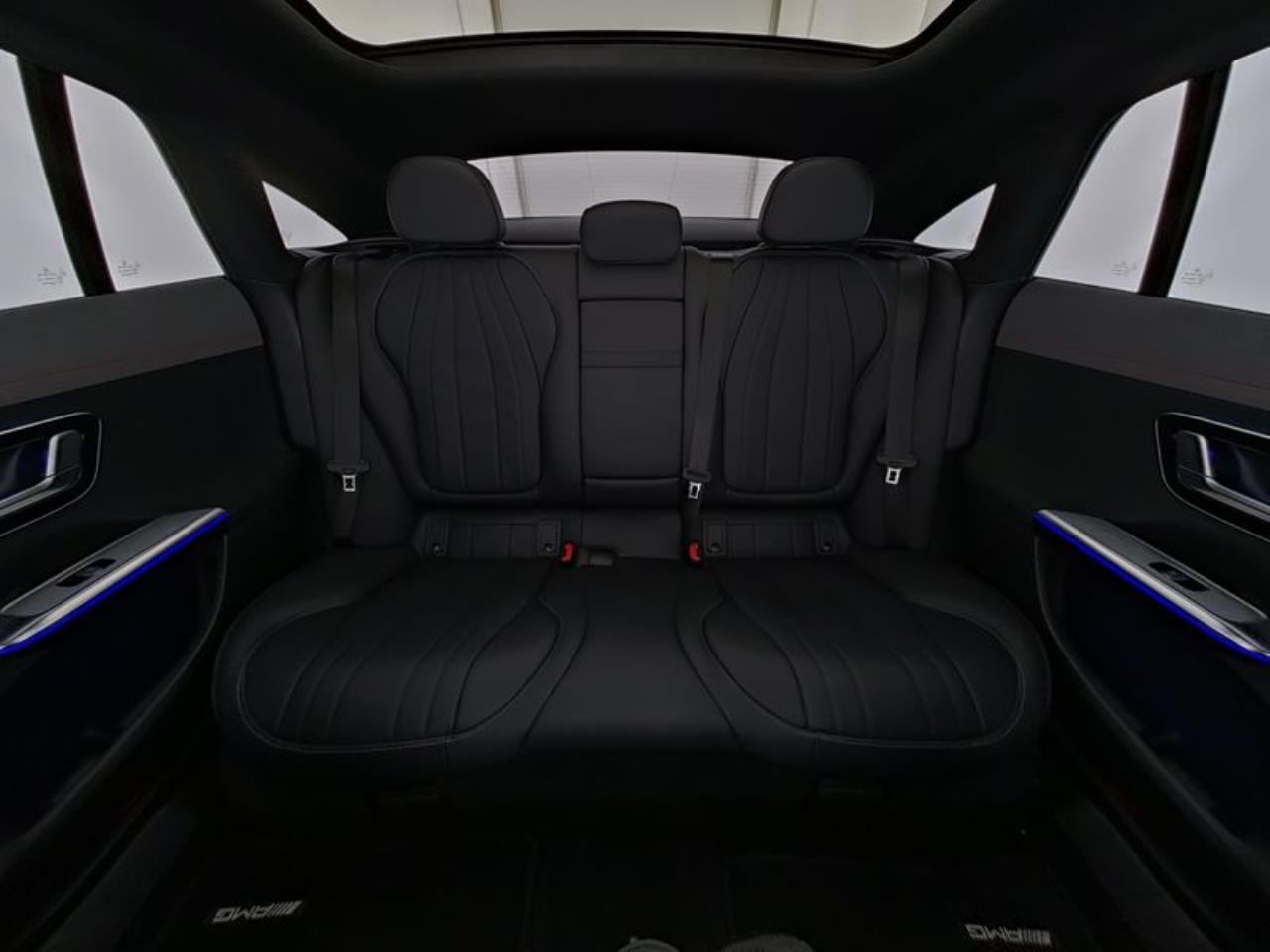 Mercedes-Benz EQE 350 4M AMG Night Panorama Distronic SHZ-Fond