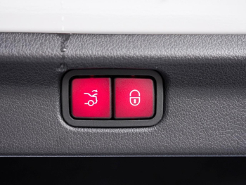 Mercedes-Benz EQE 43 AMG 4M Panorama Distronic Memory HUD 360°