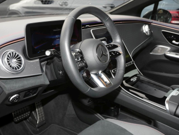 Mercedes-Benz EQE 53 AMG 4M+ Night Distronic Panorama 360°