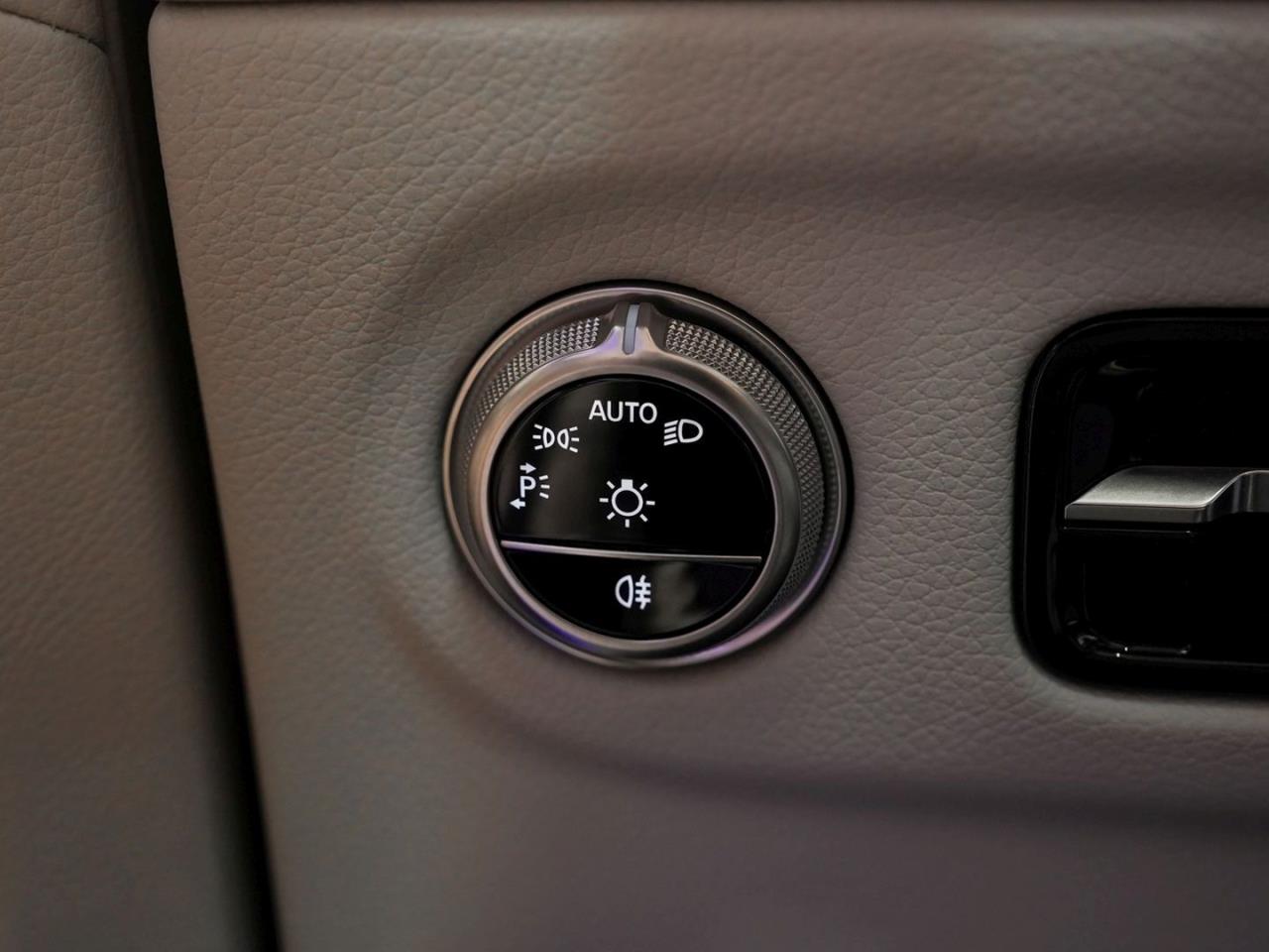 Mercedes-Benz EQS 450+ SUV Electric Art Panorama SHZ-Fond AHK