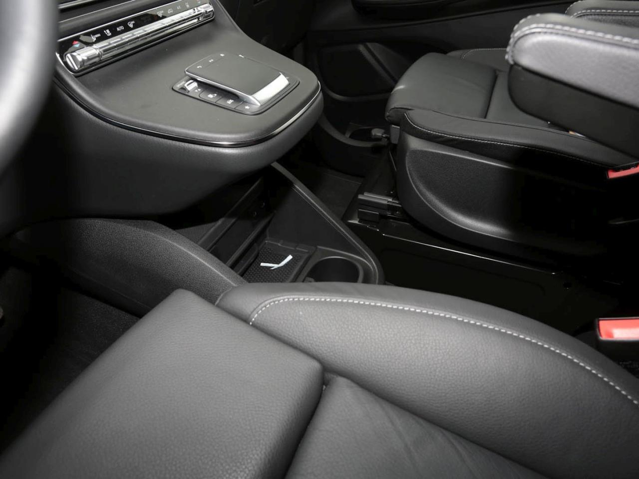 Mercedes-Benz EQV 300 AVANTGARDE Lang MBUX Navi Distronic 360° Mercedes-Benz EQV 300 AVANTGARDE Lang MBUX Navi Distronic 360°