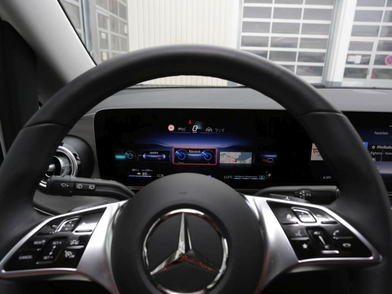 Mercedes-Benz EQV 300 AVANTGARDE Lang MBUX Navi Distronic 360° Mercedes-Benz EQV 300 AVANTGARDE Lang MBUX Navi Distronic 360°