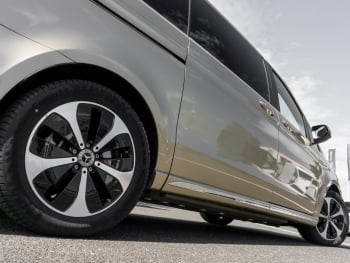 Mercedes-Benz EQV 300 AVANTGARDE Lang MBUX Burmester Distronic