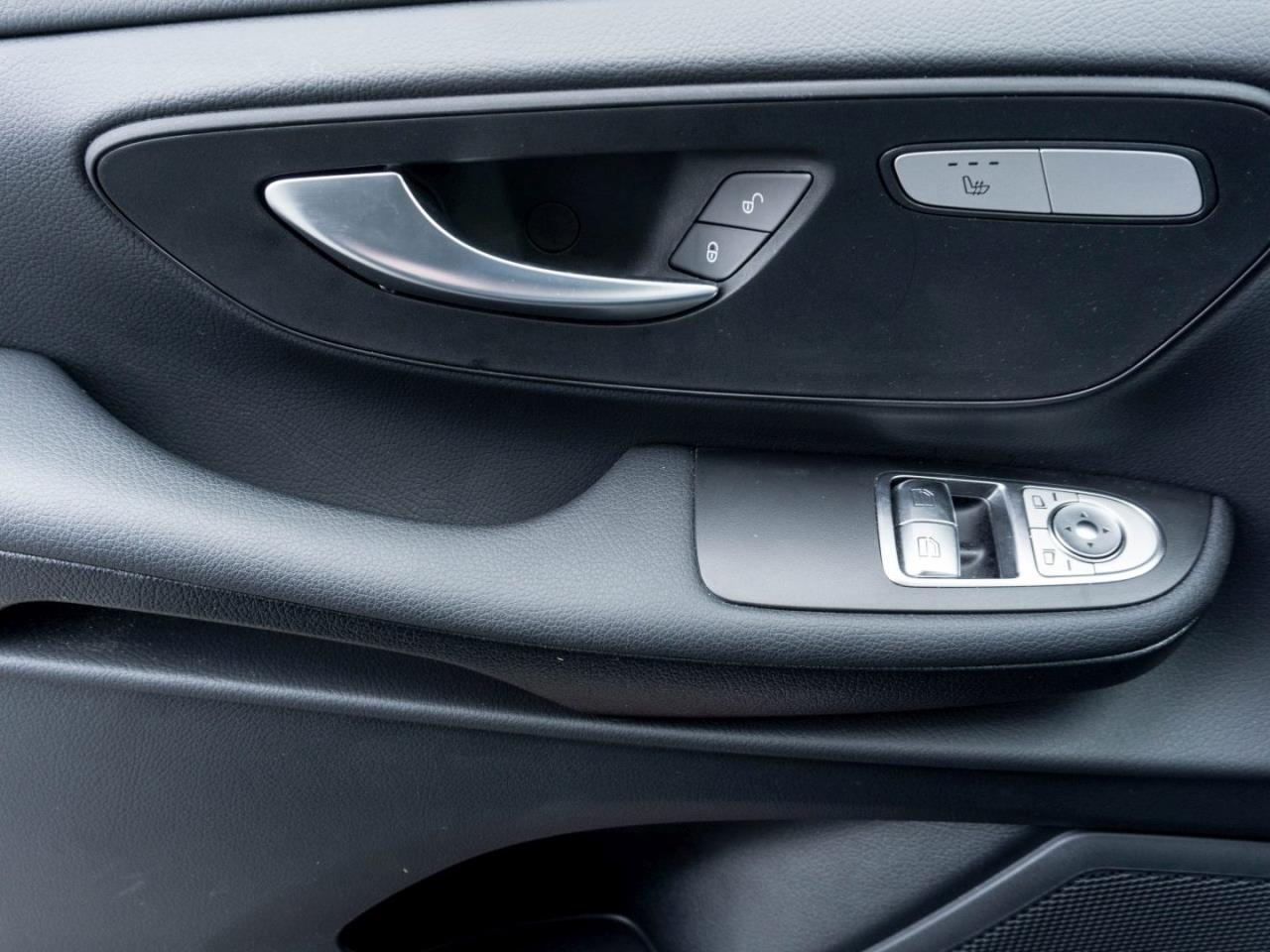 Mercedes-Benz EQV 300 Lang MBUX Navi Distronic Kamera SpurH