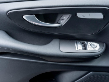 Mercedes-Benz EQV 300 Lang MBUX Navi Distronic Kamera SpurH