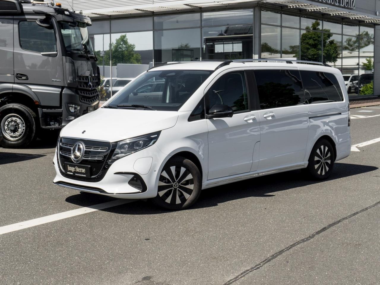 Mercedes-Benz EQV 300 Lang MBUX Navi Panorama 360° NP 99.362 € Mercedes-Benz EQV 300 Lang MBUX Navi Panorama 360° NP 99.362 €