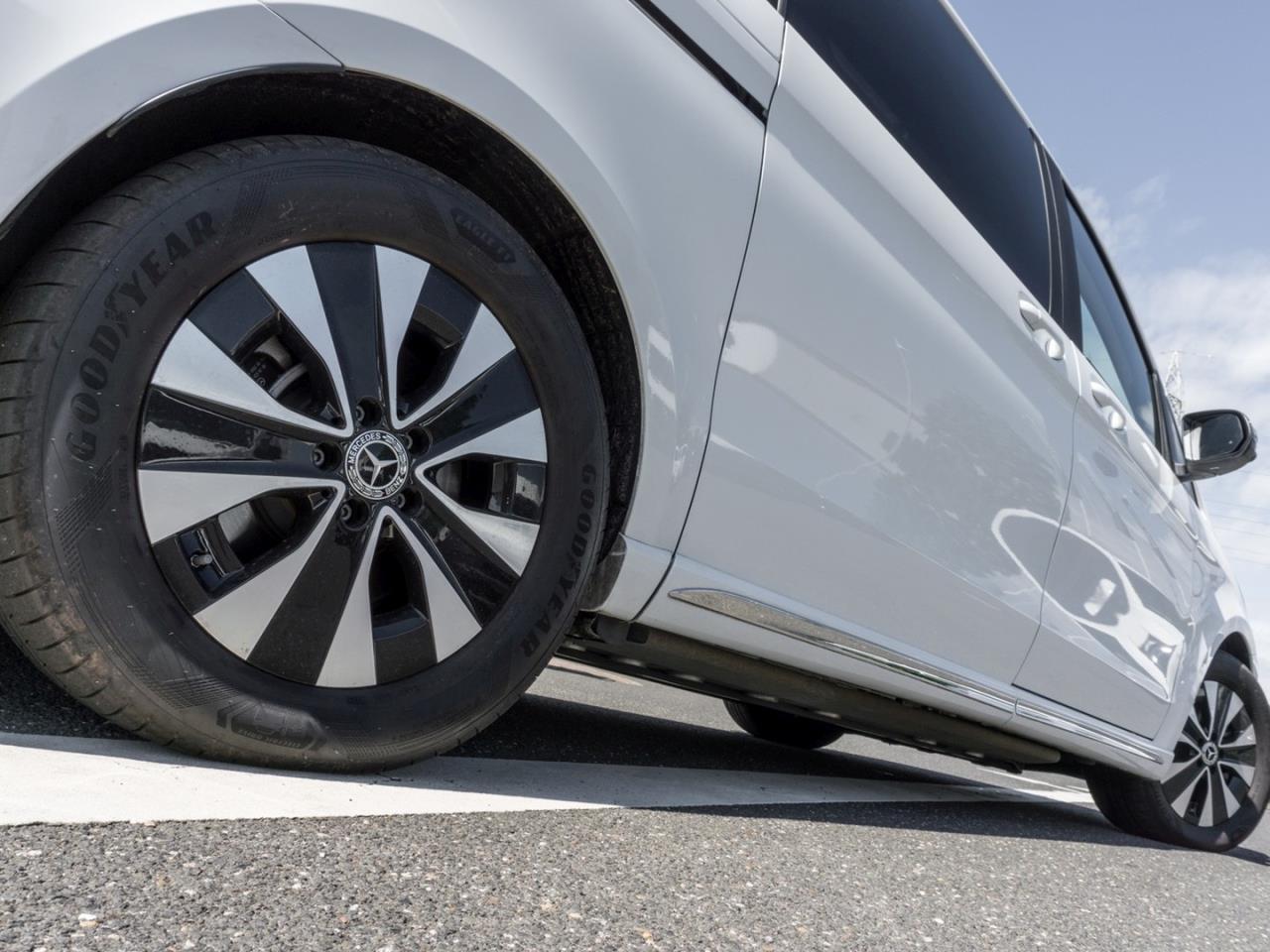 Mercedes-Benz EQV 300 Lang MBUX Navi Panorama 360° NP 99.362 €