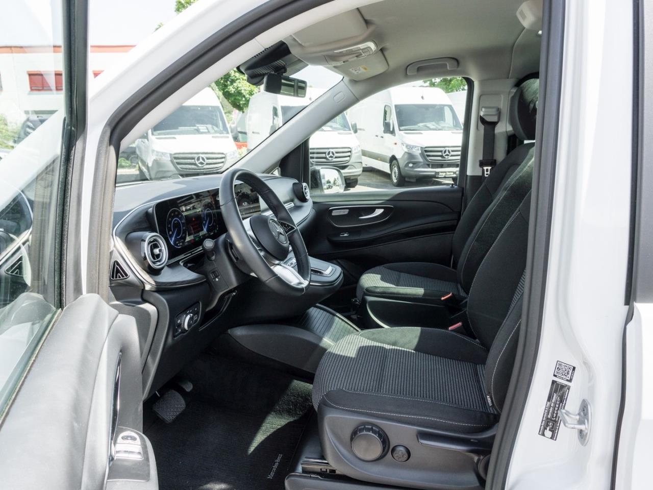 Mercedes-Benz EQV 300 Lang MBUX Navi Panorama 360° NP 99.362 €