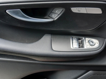 Mercedes-Benz EQV 300 Lang MBUX Navi Distronic Spiegel-Paket