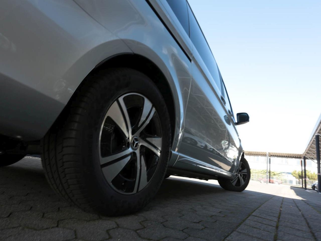 Mercedes-Benz EQV 300 Lang MBUX Distronic 360° NP 99.624 € Mercedes-Benz EQV 300 Lang MBUX Distronic 360° NP 99.624 €