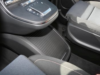 Mercedes-Benz EQV 300 Lang MBUX Navi Distronic NP 99.624 € Mercedes-Benz EQV 300 Lang MBUX Navi Distronic NP 99.624 €