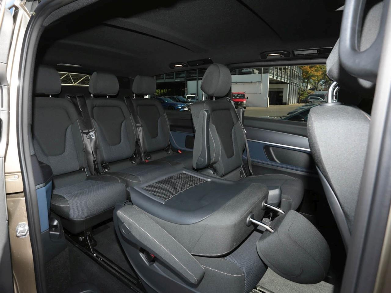 Mercedes-Benz EQV 300 Lang MBUX Navi Distronic NP 99.624 € Mercedes-Benz EQV 300 Lang MBUX Navi Distronic NP 99.624 €