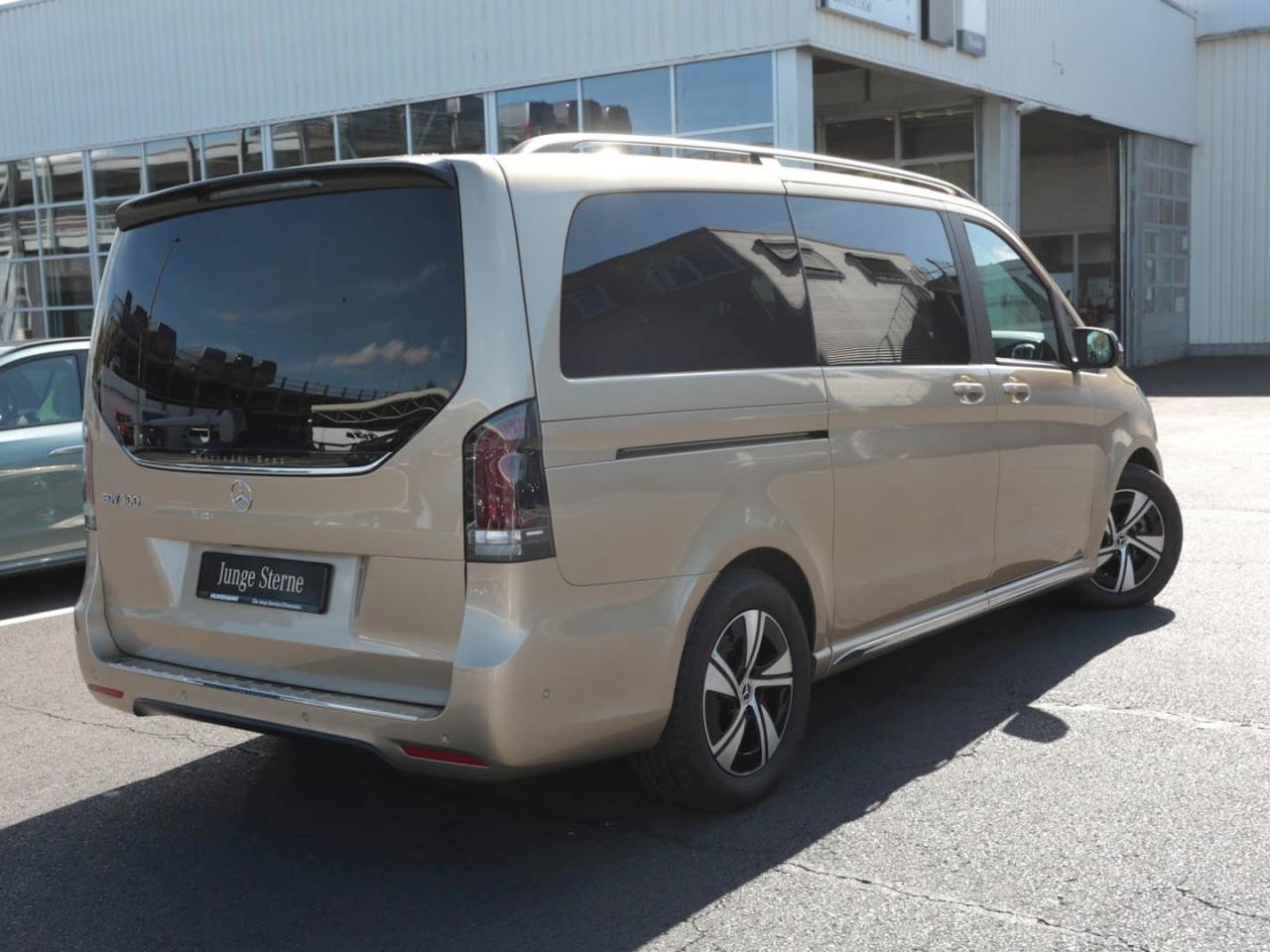 Mercedes-Benz EQV 300 Lang MBUX Navi Distronic NP 99.624 €