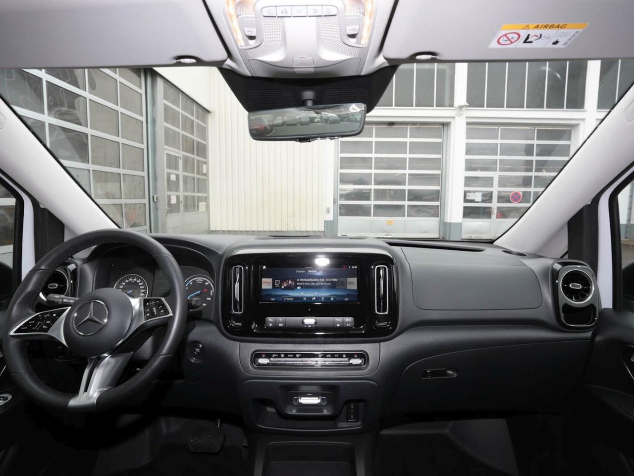 Mercedes-Benz eVito 129 Tourer PRO Lang Distronic NP 89.413