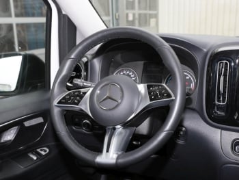 Mercedes-Benz eVito 129 Tourer PRO Lang Distronic 360° Sitzhzg