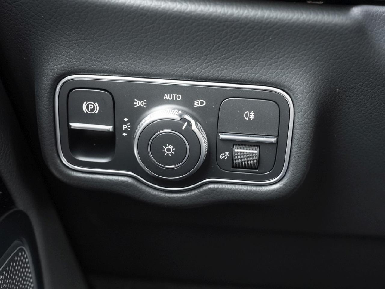 Mercedes-Benz G 450 d AMG Night AHK Schiebedach Distronic 360°