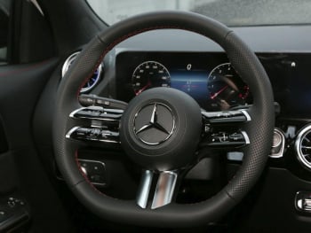 Mercedes-Benz GLA 180 AMG Night MBUX Navi Distronic AHK 360°K 