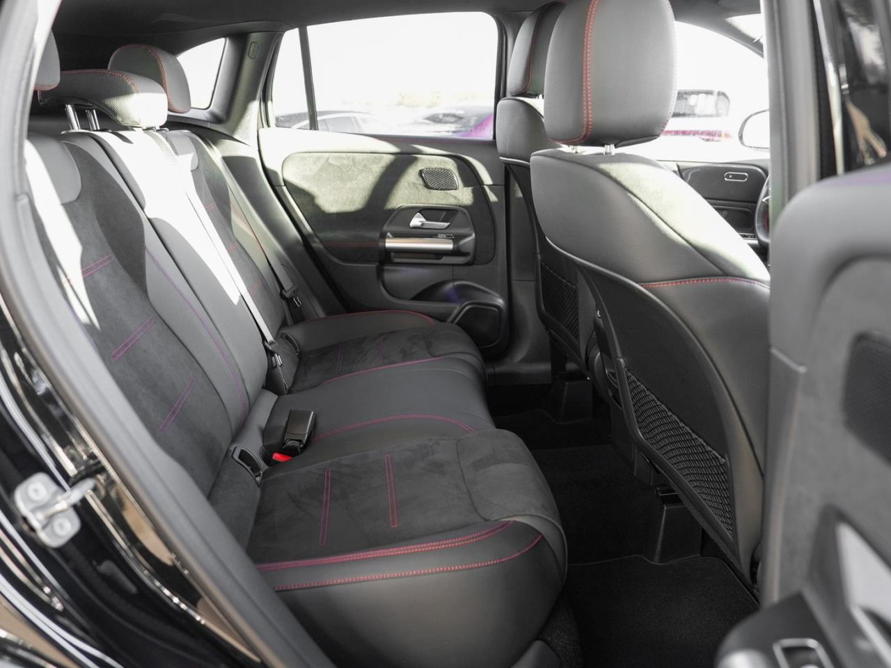 Mercedes-Benz GLA 180 d AMG Totwinkel AHK Premium-Paket SHZ