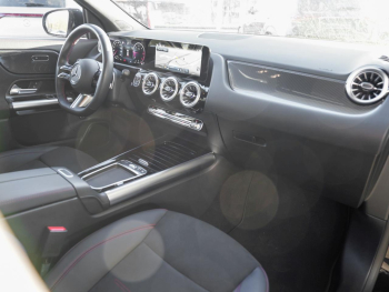 Mercedes-Benz GLA 180 d AMG Totwinkel AHK Premium-Paket SHZ