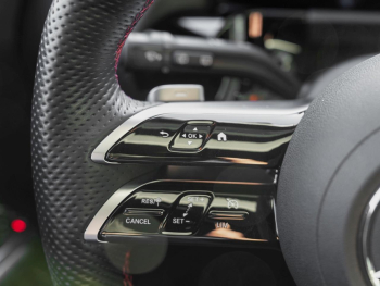 Mercedes-Benz GLA 180 d AMG Totwinkel AHK Premium-Paket SHZ