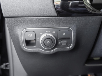 Mercedes-Benz GLA 180 d AMG Totwinkel AHK Premium-Paket SHZ