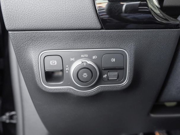 Mercedes-Benz GLA 180 d AMG Totwinkel AHK Premium-Paket SHZ