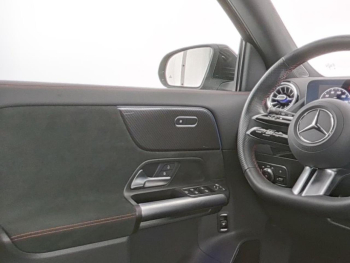 Mercedes-Benz GLA 180 d AMG Totwinkel AHK Premium-Paket SHZ