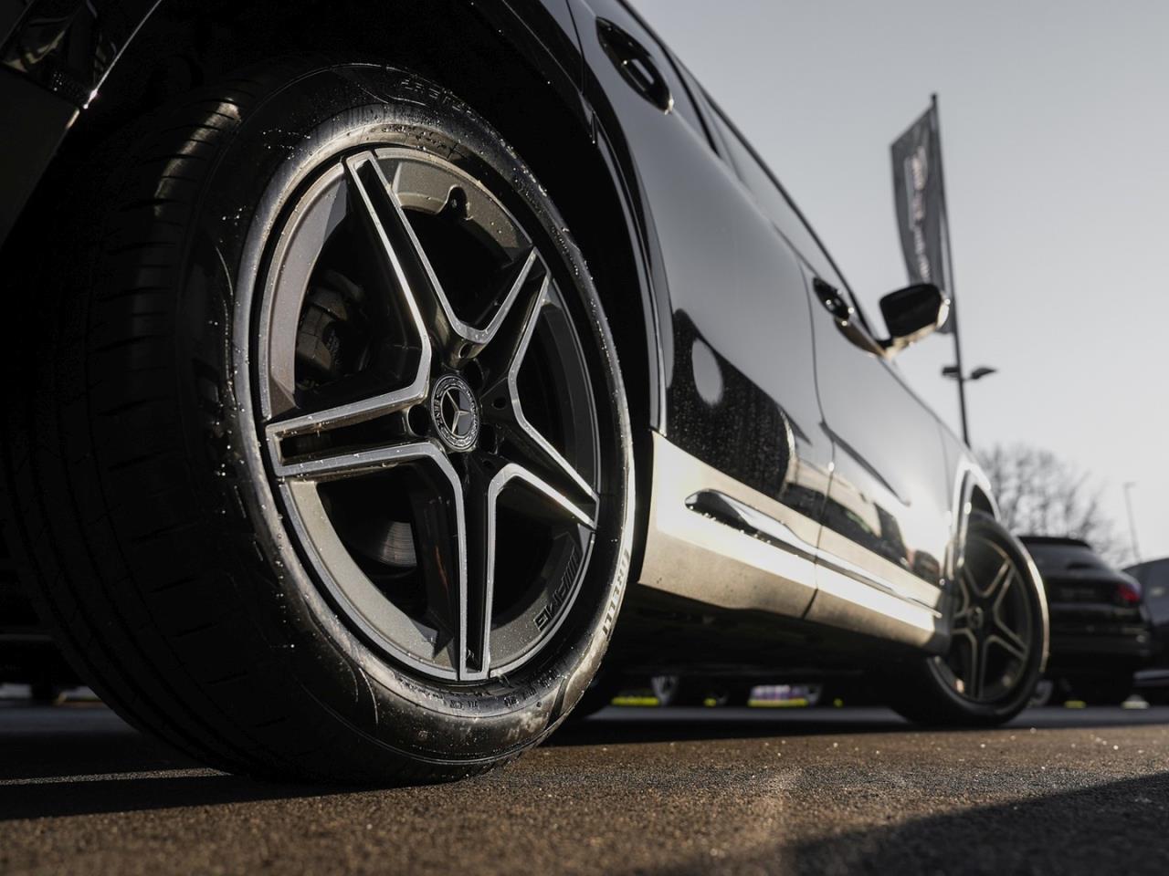 Mercedes-Benz GLA 180 d AMG Totwinkel AHK Premium-Paket SHZ