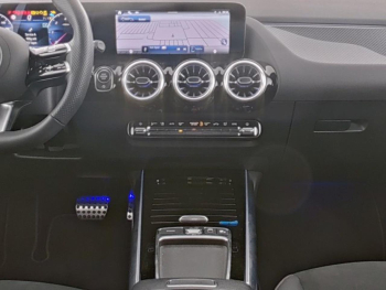 Mercedes-Benz GLA 180 d AMG Totwinkel AHK Premium-Paket SHZ