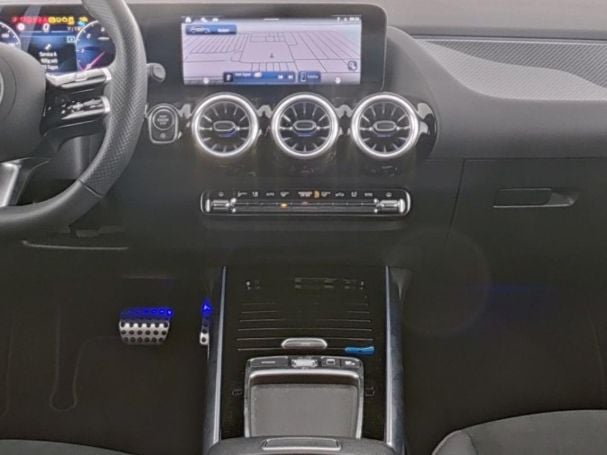 Mercedes-Benz GLA 180 d AMG Totwinkel AHK Premium-Paket SHZ