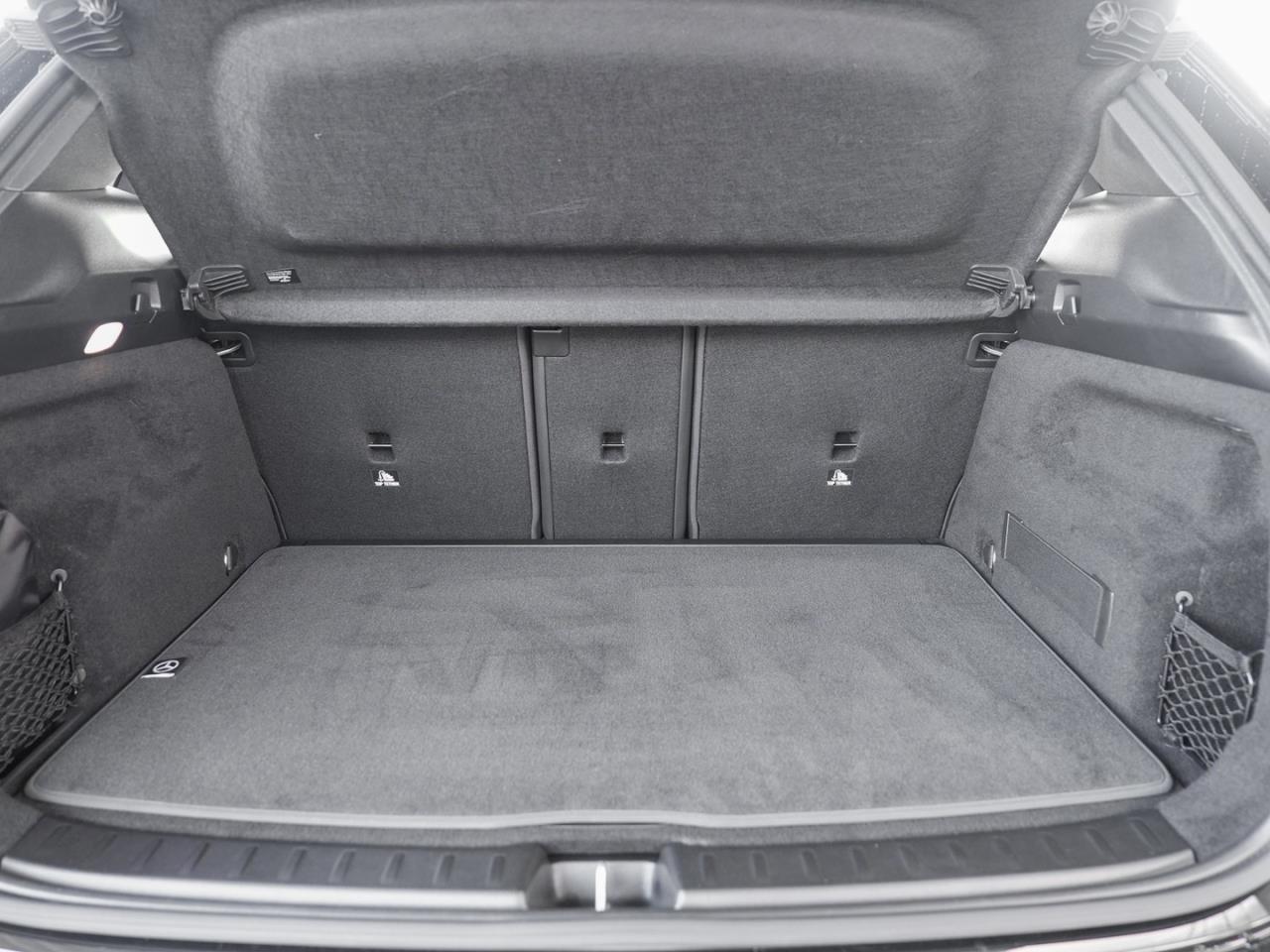 Mercedes-Benz GLA 180 d AMG Totwinkel AHK Premium-Paket SHZ