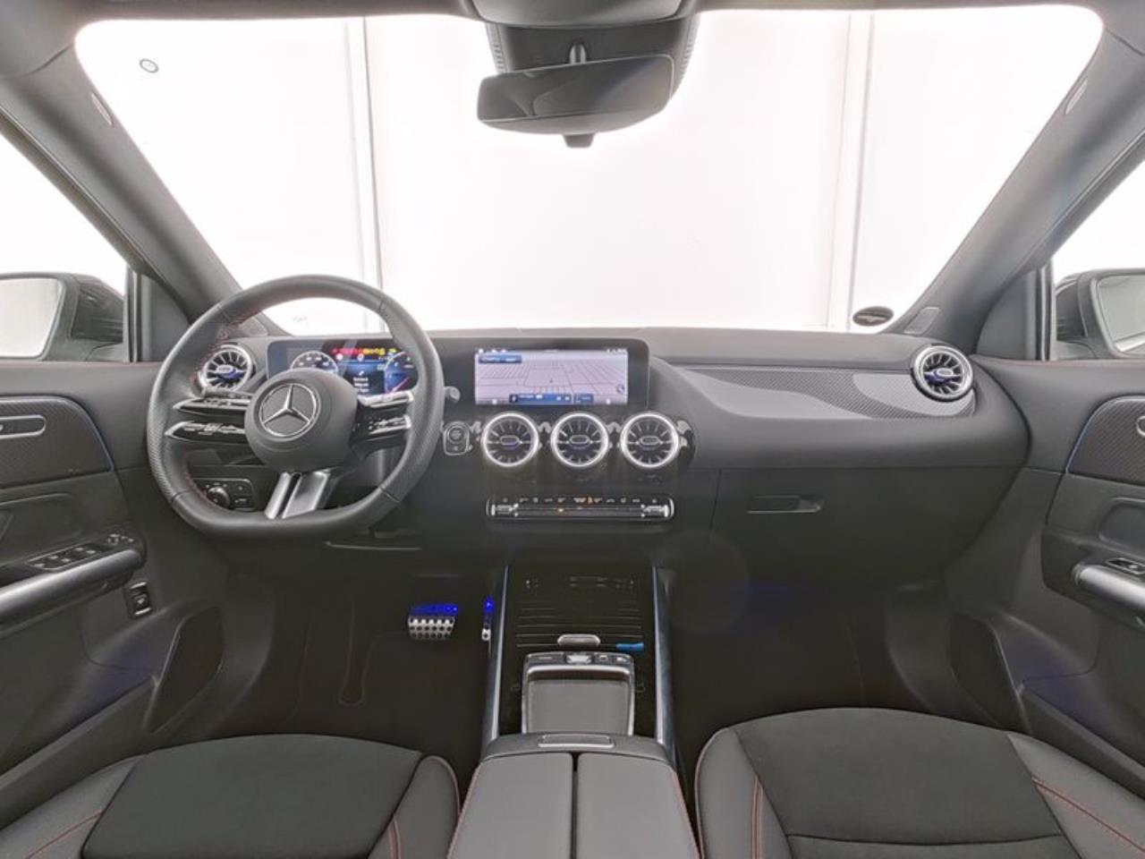 Mercedes-Benz GLA 180 d AMG Totwinkel AHK Premium-Paket SHZ