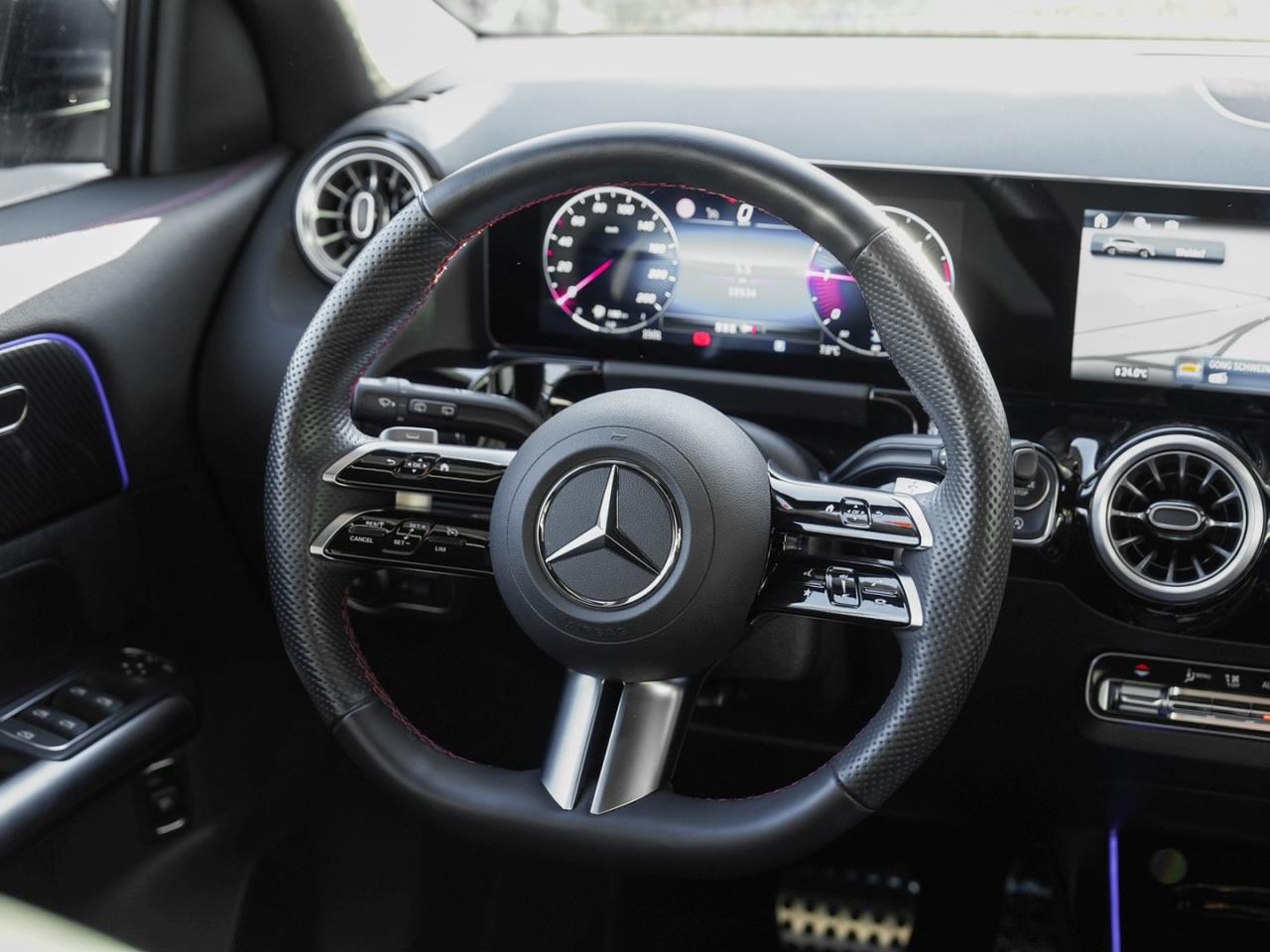 Mercedes-Benz GLA 180 d AMG Totwinkel AHK Premium-Paket SHZ