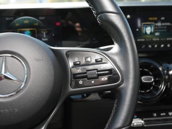 Mercedes-Benz GLA 180 d MBUX Navigation+ SpurH LED Sitzheizung
