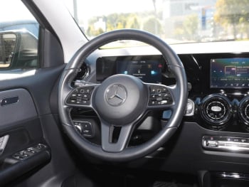 Mercedes-Benz GLA 180 d MBUX Navigation+ SpurH LED Sitzheizung