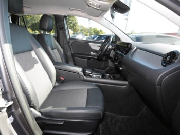 Mercedes-Benz GLA 180 d MBUX Navigation+ SpurH LED Sitzheizung