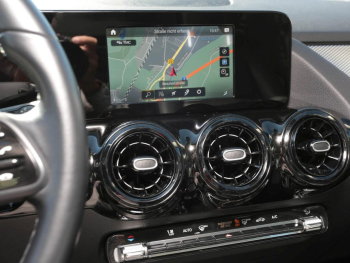 Mercedes-Benz GLA 180 d MBUX Navigation+ SpurH LED Sitzheizung