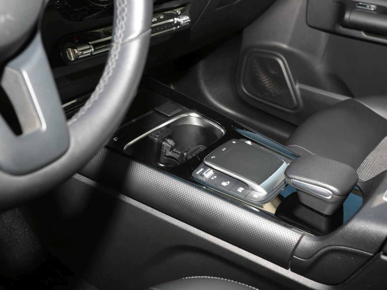 Mercedes-Benz GLA 180 d MBUX Navigation+ SpurH LED Sitzheizung