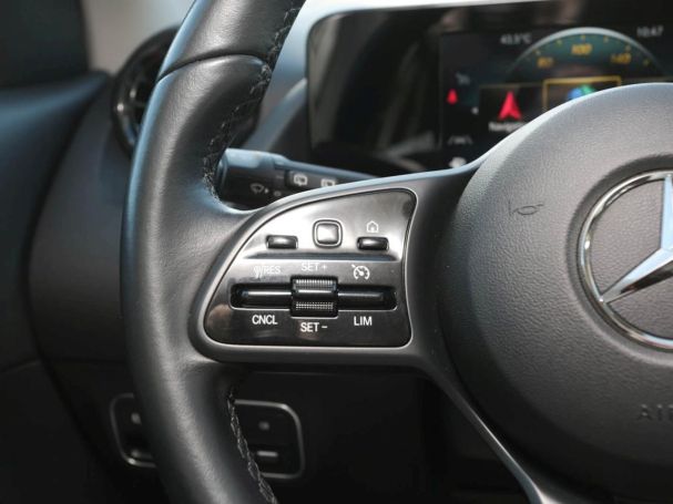 Mercedes-Benz GLA 180 d MBUX Navigation+ SpurH LED Sitzheizung