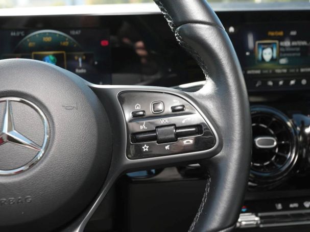 Mercedes-Benz GLA 180 d MBUX Navigation+ SpurH LED Sitzheizung