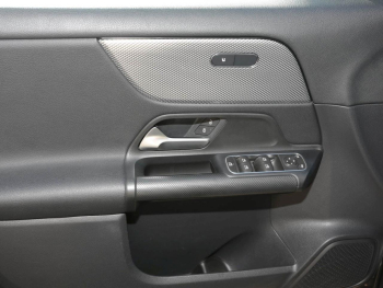 Mercedes-Benz GLA 180 d MBUX Navigation+ SpurH LED Sitzheizung