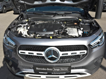 Mercedes-Benz GLA 180 d MBUX Navigation+ SpurH LED Sitzheizung