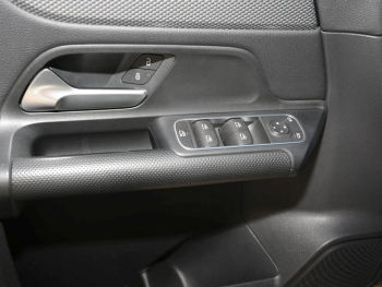 Mercedes-Benz GLA 180 d MBUX Navigation+ SpurH LED Sitzheizung
