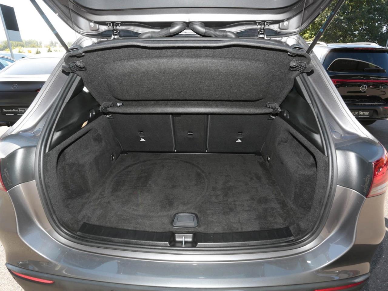 Mercedes-Benz GLA 180 d MBUX Navigation+ SpurH LED Sitzheizung