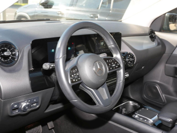 Mercedes-Benz GLA 180 d MBUX Navigation+ SpurH LED Sitzheizung