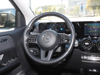 Mercedes-Benz GLA 180 d MBUX Navigation+ SpurH LED Sitzheizung